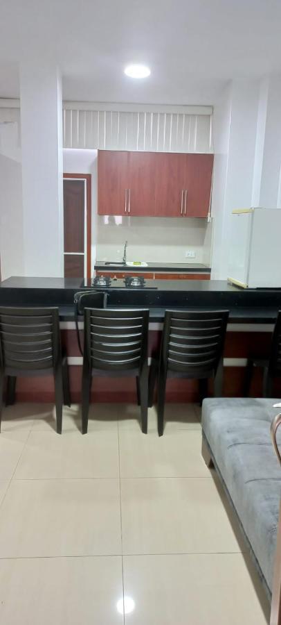 Departamentos Marcecilia De 2 Y 3 Habitaciones En El Centro De Manta Exterior photo